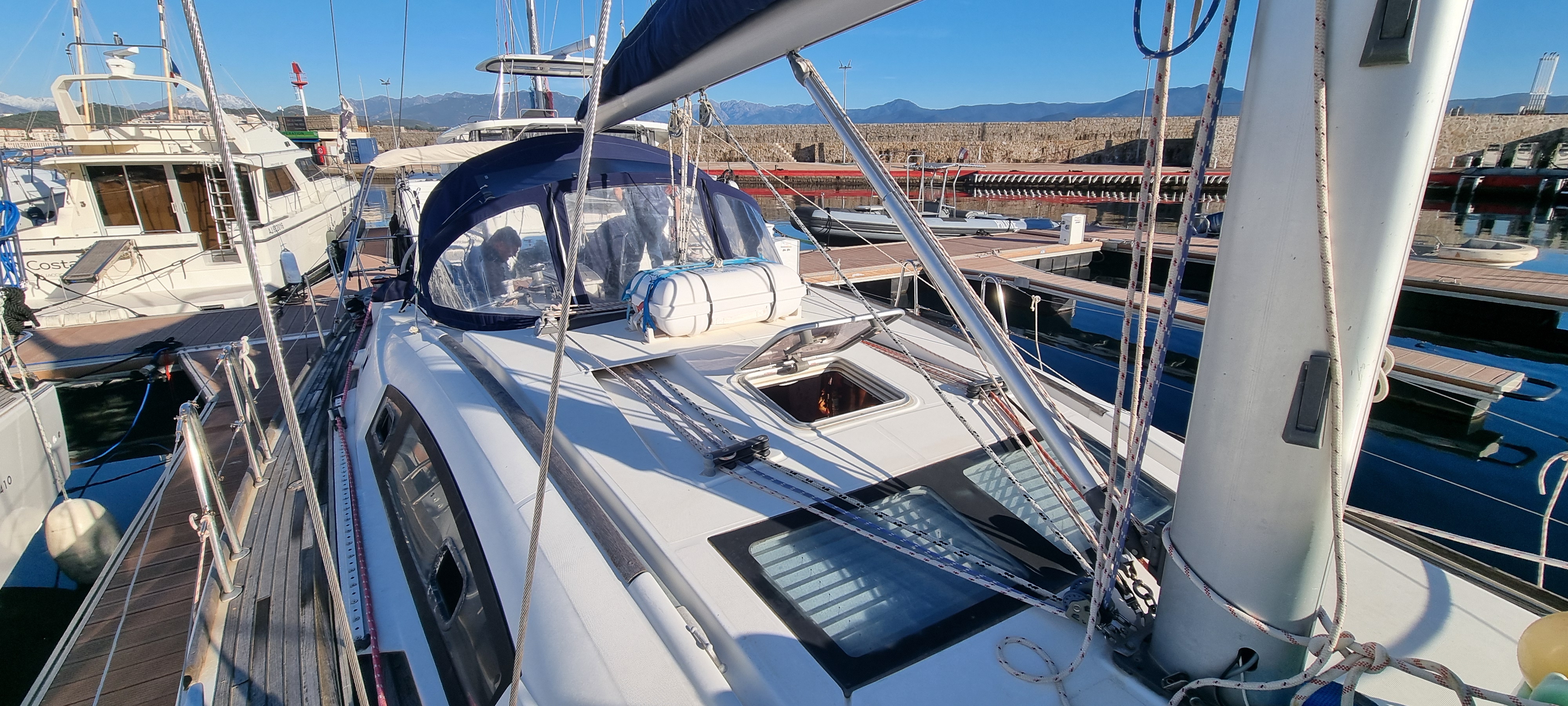 slider 3 Beneteau Oceanis 43